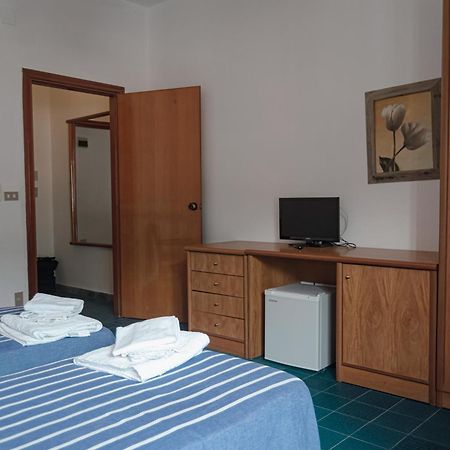 Hotel Mediterraneo Guardia Piemontese Terme Bagian luar foto