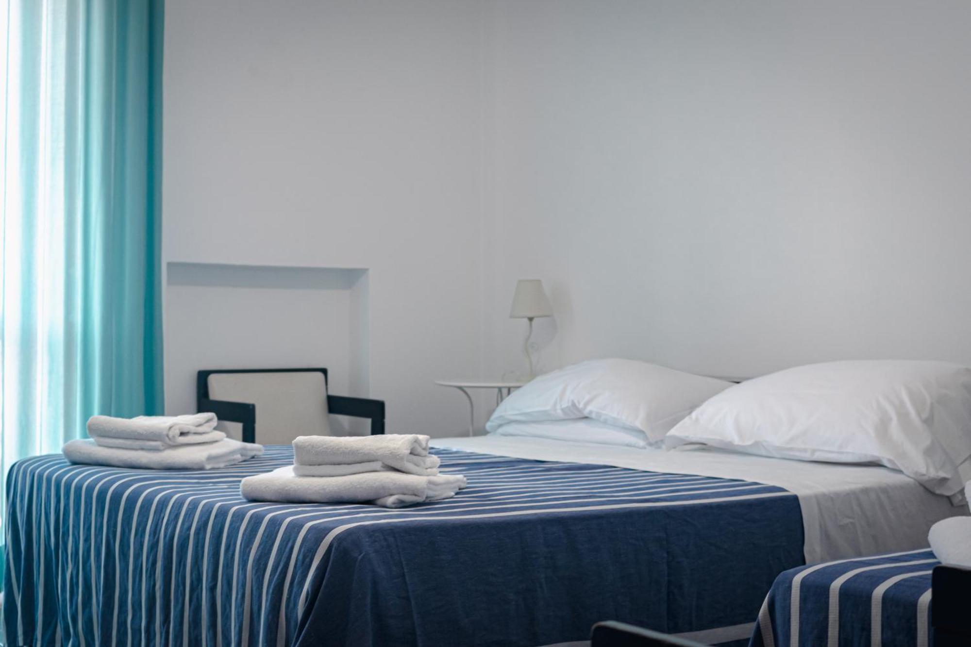 Hotel Mediterraneo Guardia Piemontese Terme Bagian luar foto