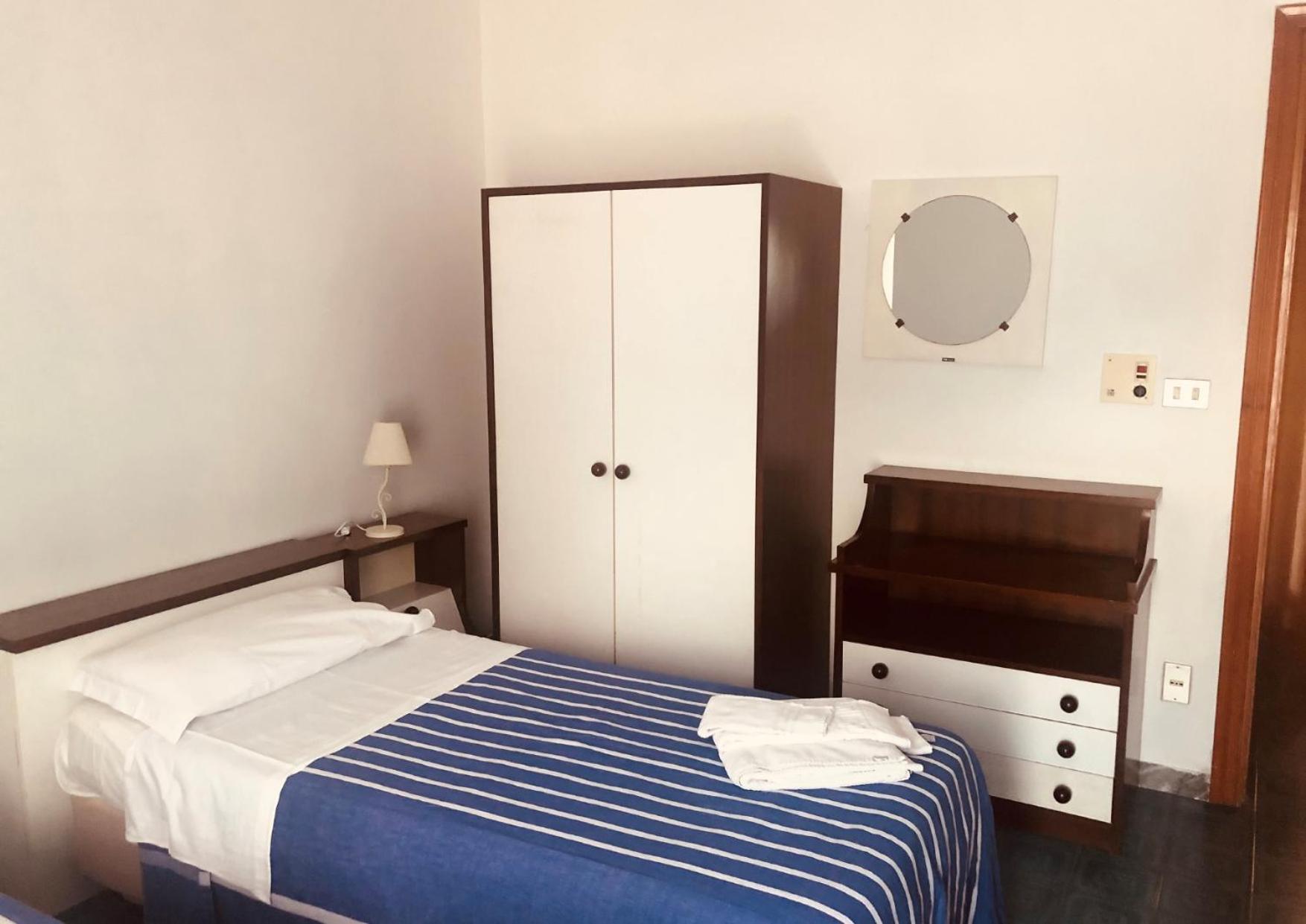 Hotel Mediterraneo Guardia Piemontese Terme Bagian luar foto